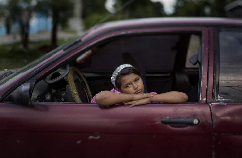 Diana, 11 år, förlorade nyligen sin mamma. Mamman sköts i bilen när hon skulle hämta Diana i skolan. 